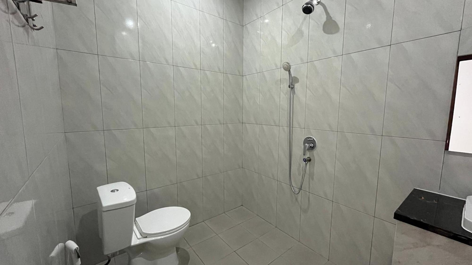 Hotel RedDoorz @ Jalan Diponegoro Lampung Bandar Lampung Esterno foto