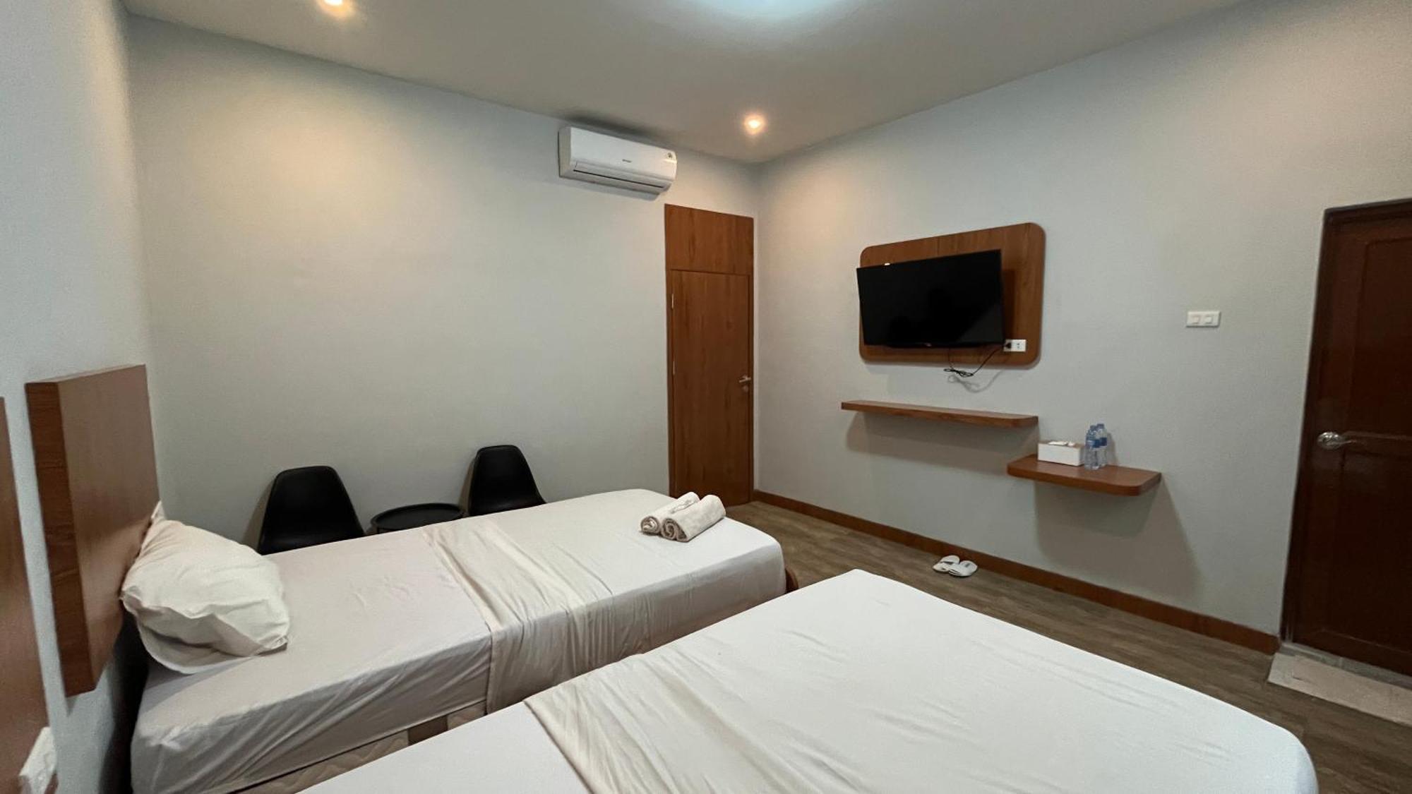 Hotel RedDoorz @ Jalan Diponegoro Lampung Bandar Lampung Esterno foto