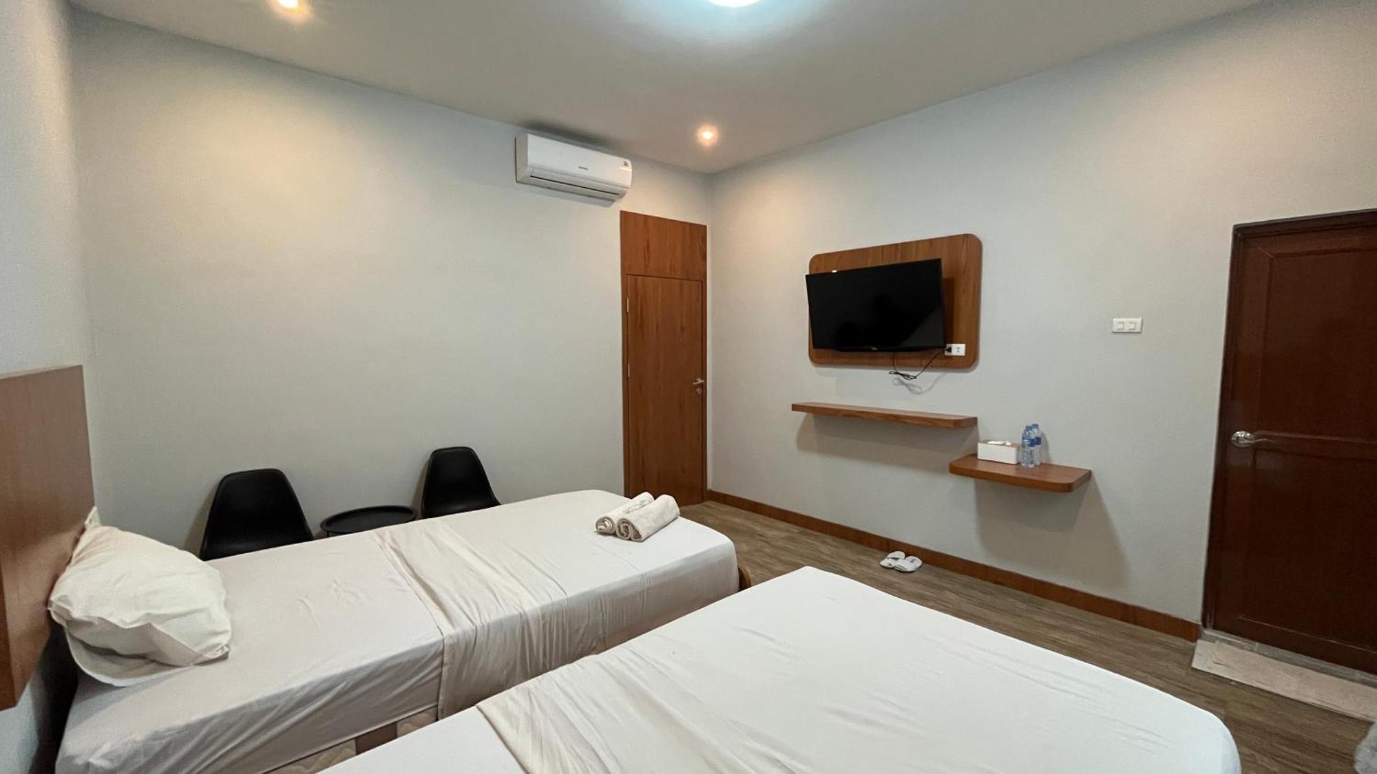 Hotel RedDoorz @ Jalan Diponegoro Lampung Bandar Lampung Esterno foto